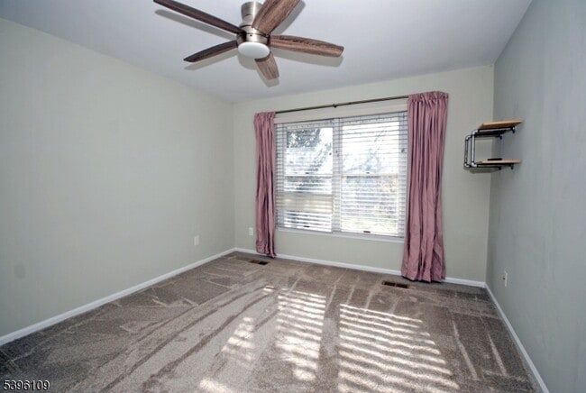 Building Photo - 374 Burdock Ct