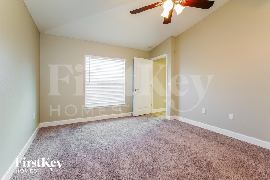 Building Photo - 2712 38th St SW