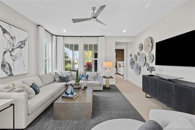 Building Photo - 823 SW Pr Ave