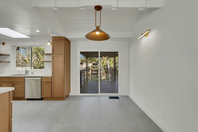 Building Photo - 4279 Hortensia St