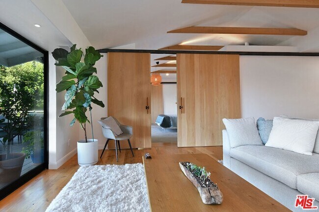 Building Photo - 2145 Linda Flora Dr