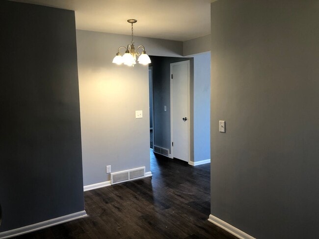 Building Photo - Newly Renovated House For Rent!