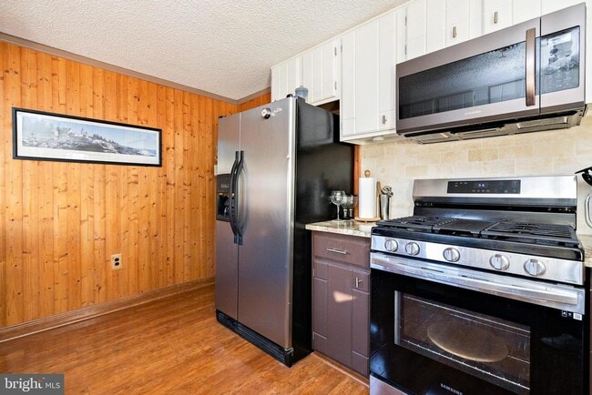 Building Photo - 46 Roosevelt Ave