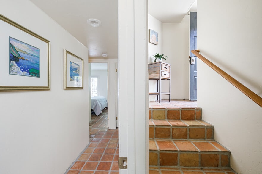 Building Photo - 732 Jersey Ct