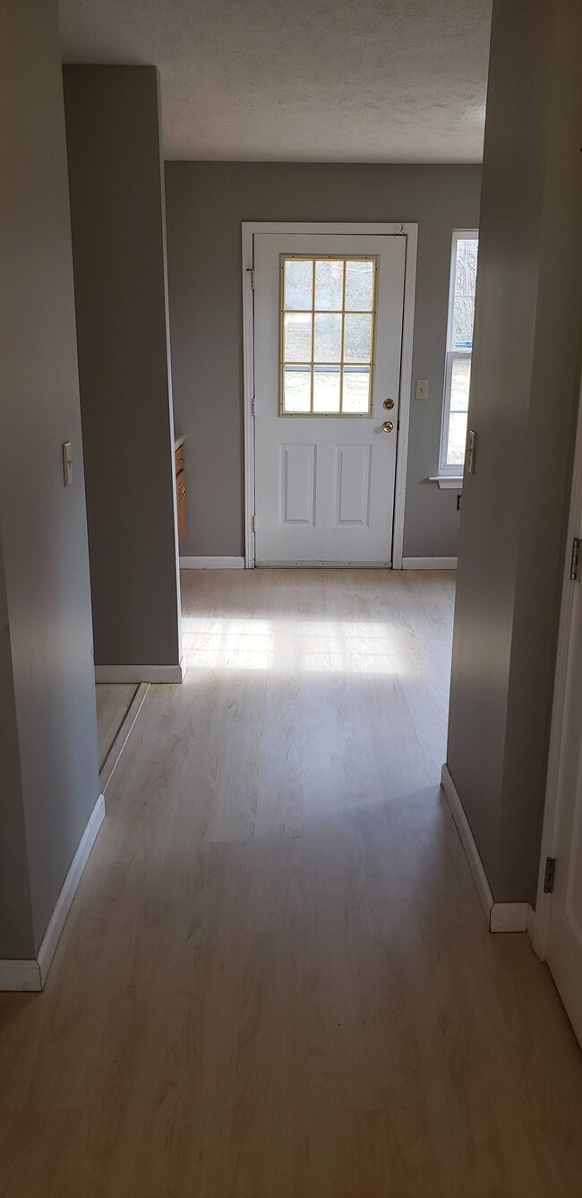 Building Photo - 220 Phillips St