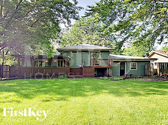 Building Photo - 28W608 Bolles Ave