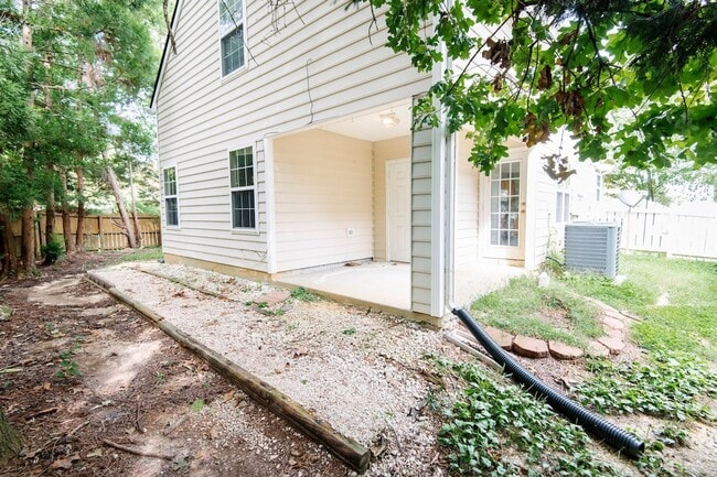 Building Photo - Charming Cape-Cod in the Heart of Apex! First Floor Master! Pet Friendly!