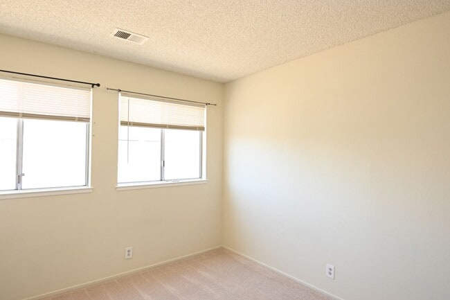 Building Photo - 3850 Meeks Terrace