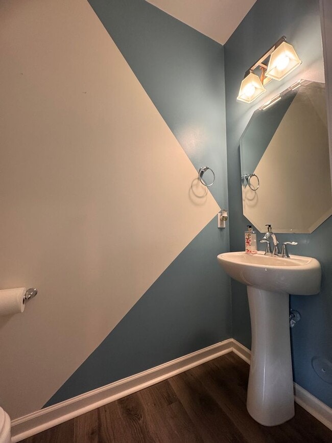 Building Photo - 4BR 2.5Bath Beauty in High Point