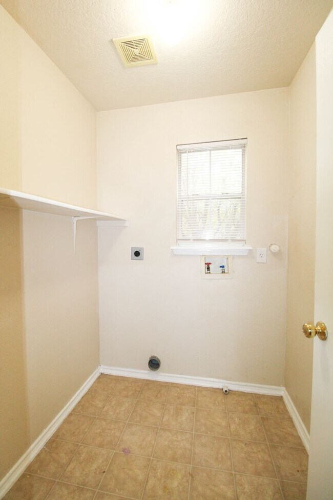 Building Photo - 16122 Branching Oaks