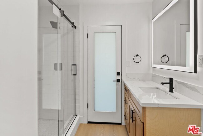 Building Photo - 4020 La Salle Ave