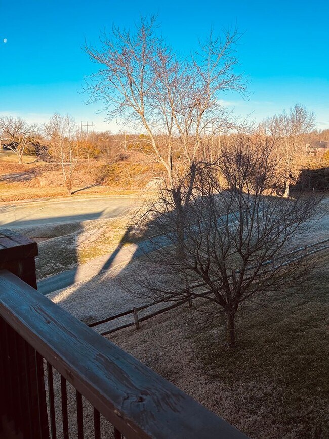 Building Photo - Gorgeous Home Located on Rivercut Golf Cou...