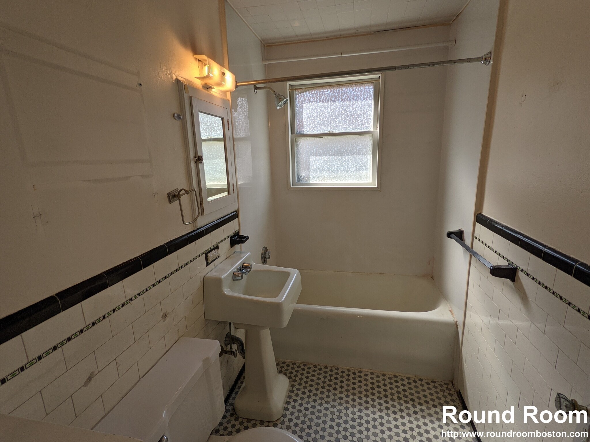 Building Photo - 74 Colborne Rd