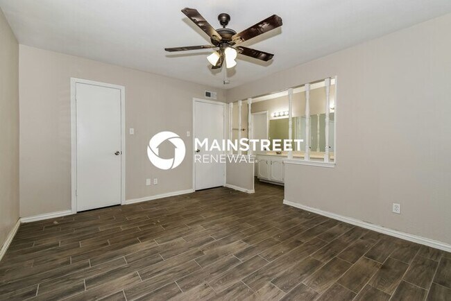 Building Photo - 3 Bedroom Pet-Friendly Home in PLANO, TX w...