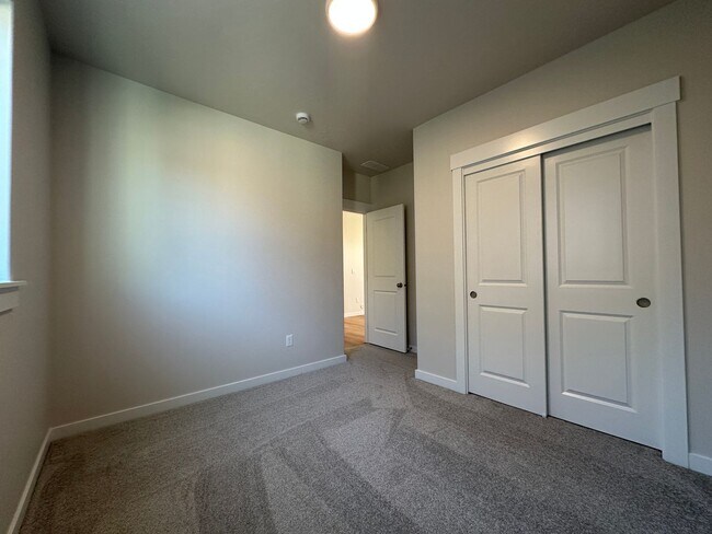 Building Photo - 3bed, 2bath 1,201sq.ft. 2car garage home in Shadow Glen Subdivision - Caldwell