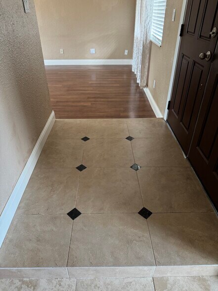 Building Photo - 5116 Rabeneck Way
