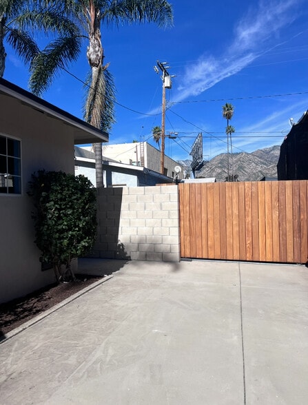 Building Photo - 3547 E Green St