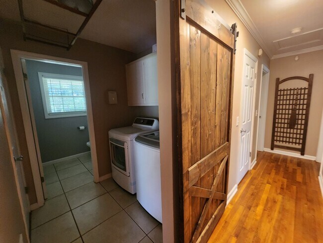 Building Photo - 3 Bedroom 2 Bath home in North Columbus