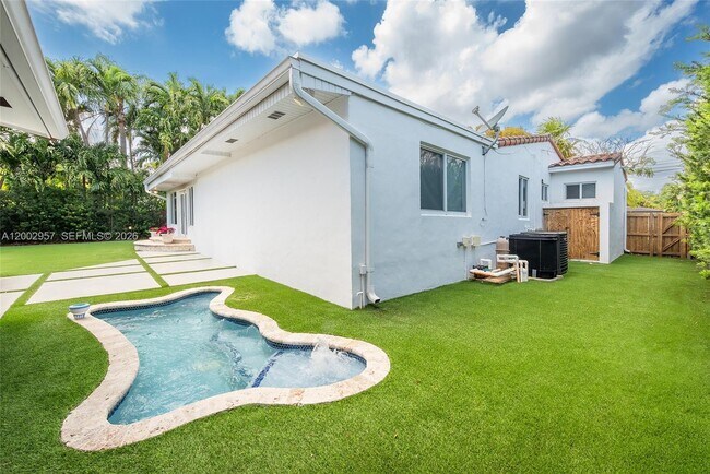 Building Photo - 6134 SW 28th St