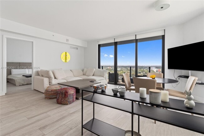 Building Photo - 121 NE 34th St