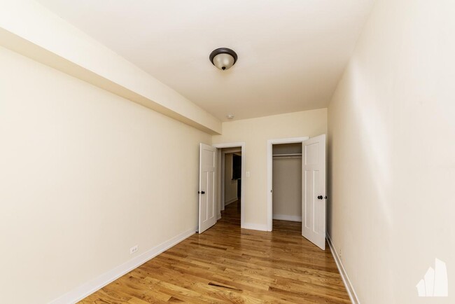 Building Photo - 2 bedroom in Chicago IL 60657