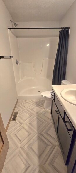 Ensuite master, walk in. - 6125 S Alki Pl