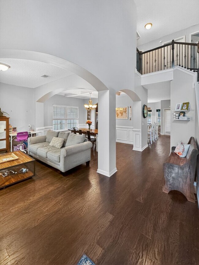 Building Photo - RATE DROP ALERT (was $2800/month) and SPRING MOVE-IN SPECIAL: 50% OFF 1ST MONTH'S RENT!**