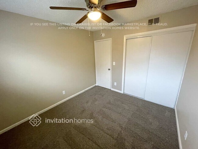 Building Photo - 1217 E Radbard St