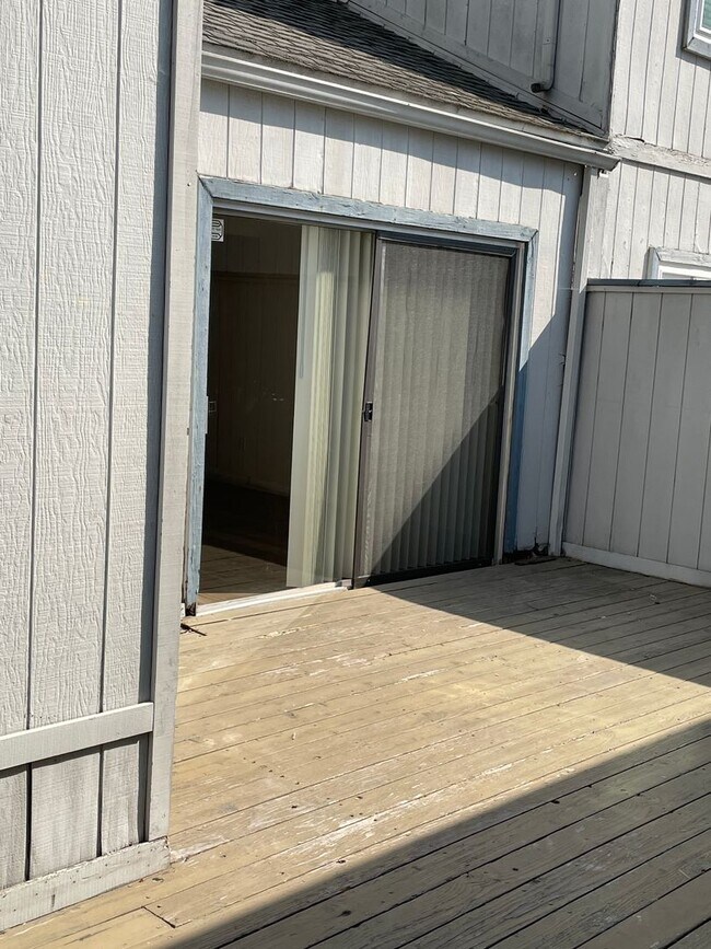 Building Photo - Terrific 3Br/2.5Ba Townhome in Scripp Ranch