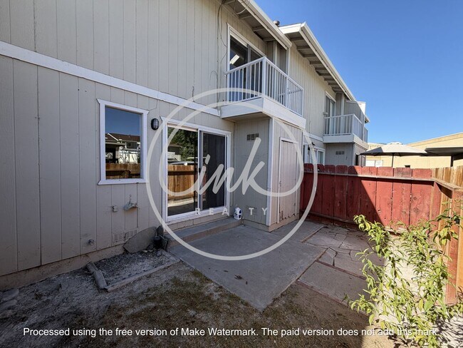 Building Photo - Newly Renovated 3 Bedroom Townhome