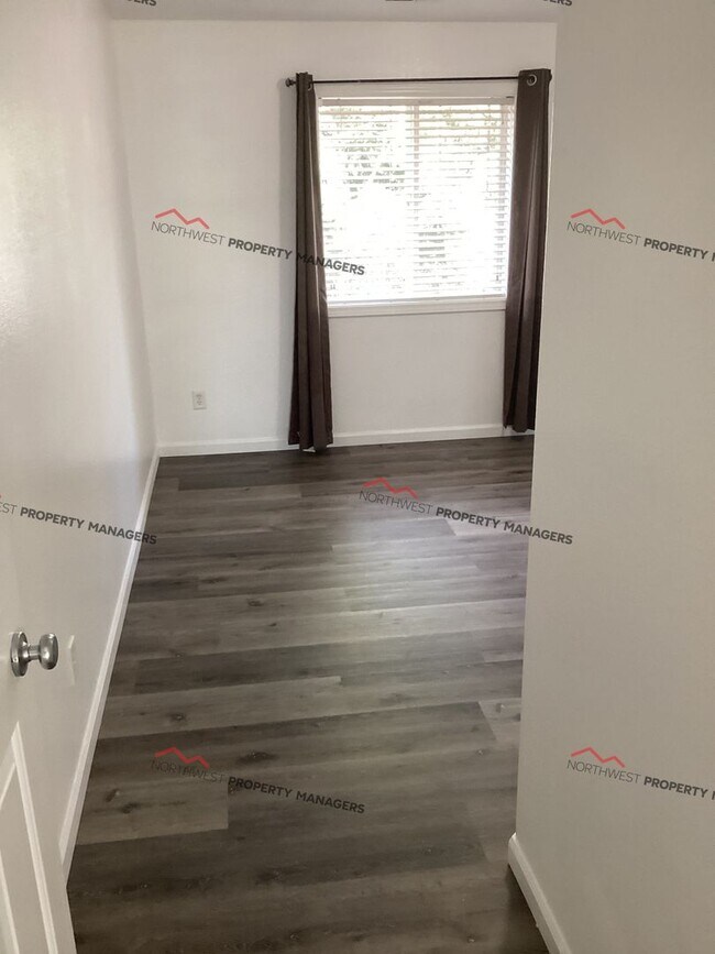 Building Photo - STATUS: AVAILABLE | R256 | $2595