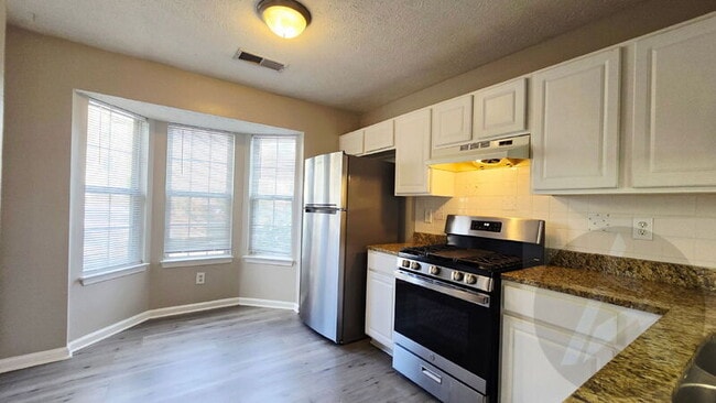 Building Photo - 1695 Barrington Overlook