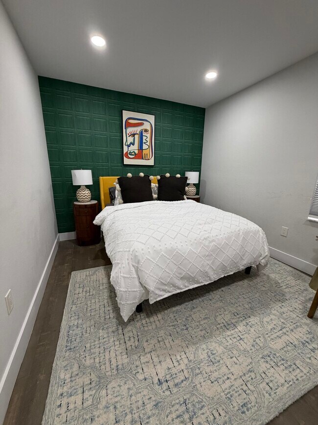 Building Photo - 1910 Belmont Pl