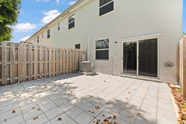 Building Photo - 2648 SE 15th Ct