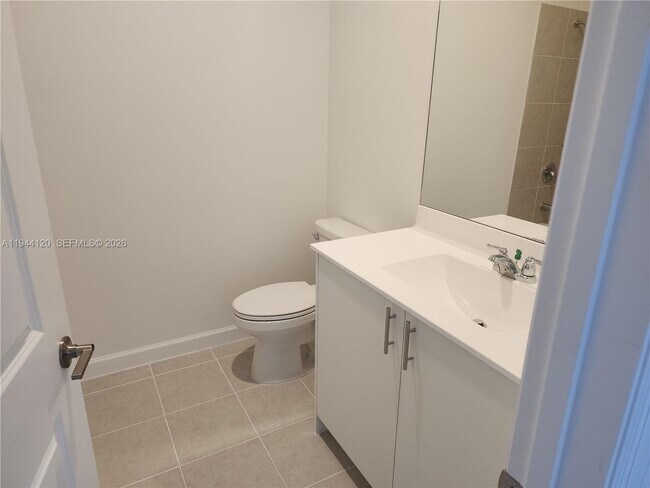 Building Photo - 2750 SE 24th Terrace