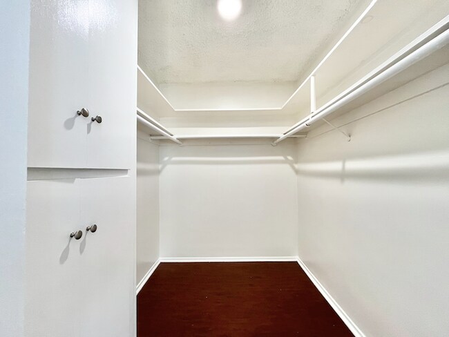 Building Photo - 5224 Lexington Ave