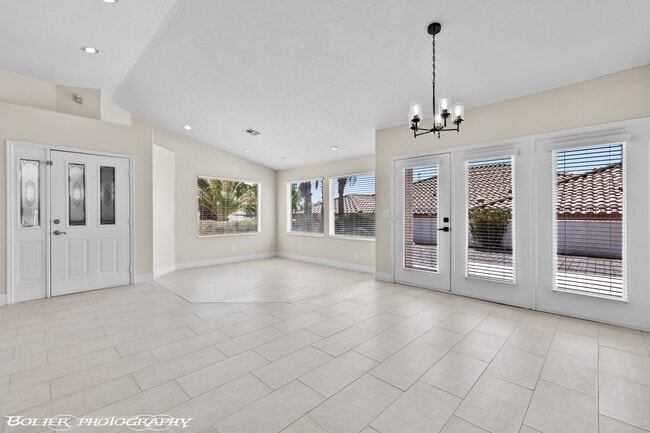 Building Photo - 931 Chaparral Dr