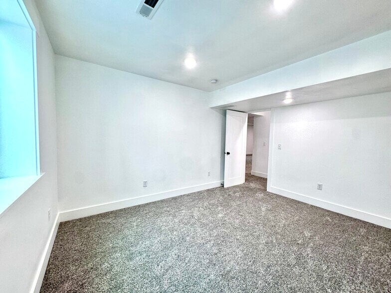 Building Photo - 3217 E Reynard Ln