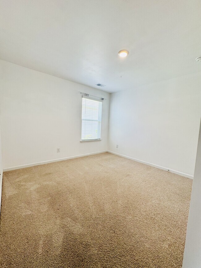 Building Photo - 809 Woodland Farms Cir