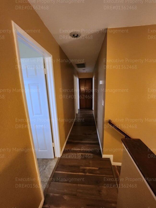 Building Photo - 3 bedrooms /2.5 bath two-story gem boasts ...