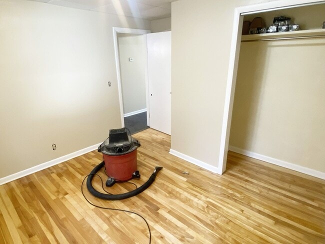 Building Photo - 4-Bedroom, 1 Bath Home on Wooded Lot near ...