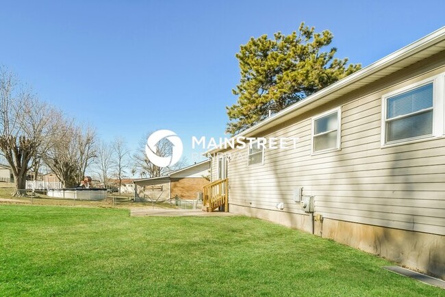 Building Photo - 2105 Wellington Dr