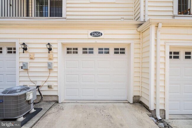 Building Photo - 23654 Hopewell Manor Terrace