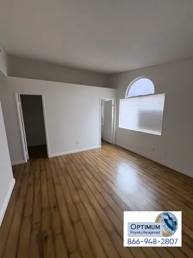 Building Photo - Spacious 4-Bedroom Home with Fireplace & Large Backyard