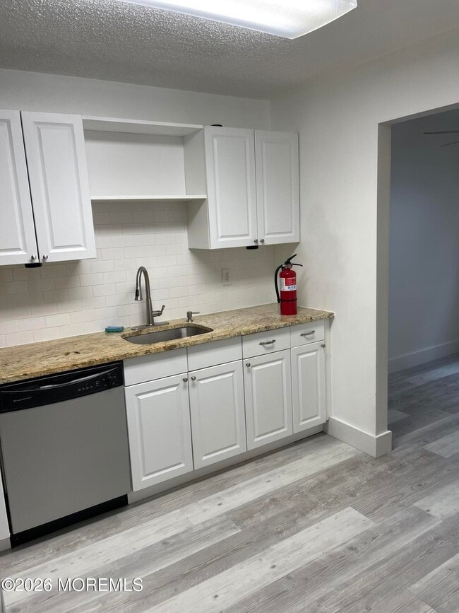 Building Photo - 141 Aster Ct