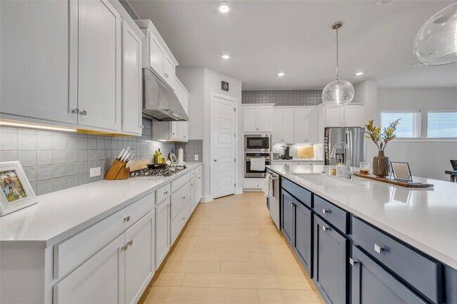 Building Photo - 8517 Grenadier Dr