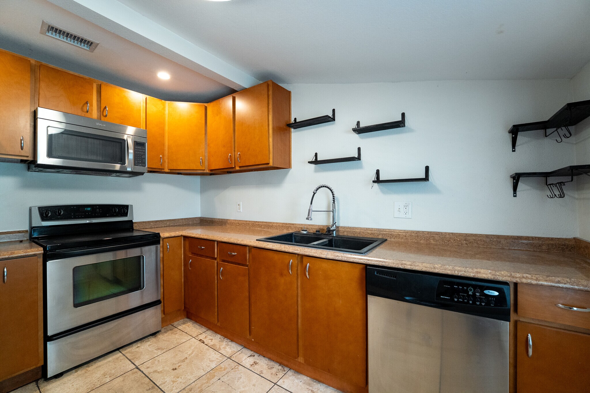 Building Photo - 606 4th Ave NW
