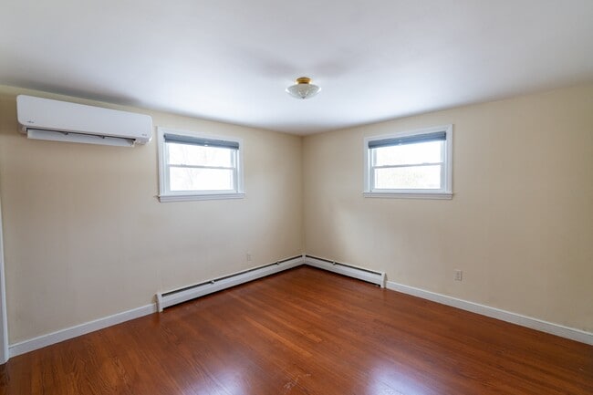 Building Photo - 16 Katherine St