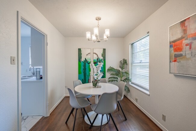 Building Photo - Cozy Forest Hills Retreat in East Dallas