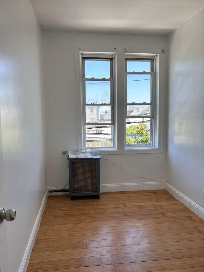 Building Photo - 132-1 135th Ave
